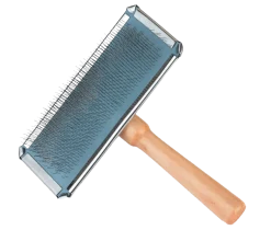 Brosse carde métal manche bois, 10 x 5 cm