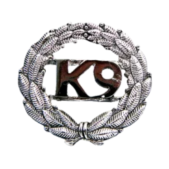 Pin's K9 en couronne